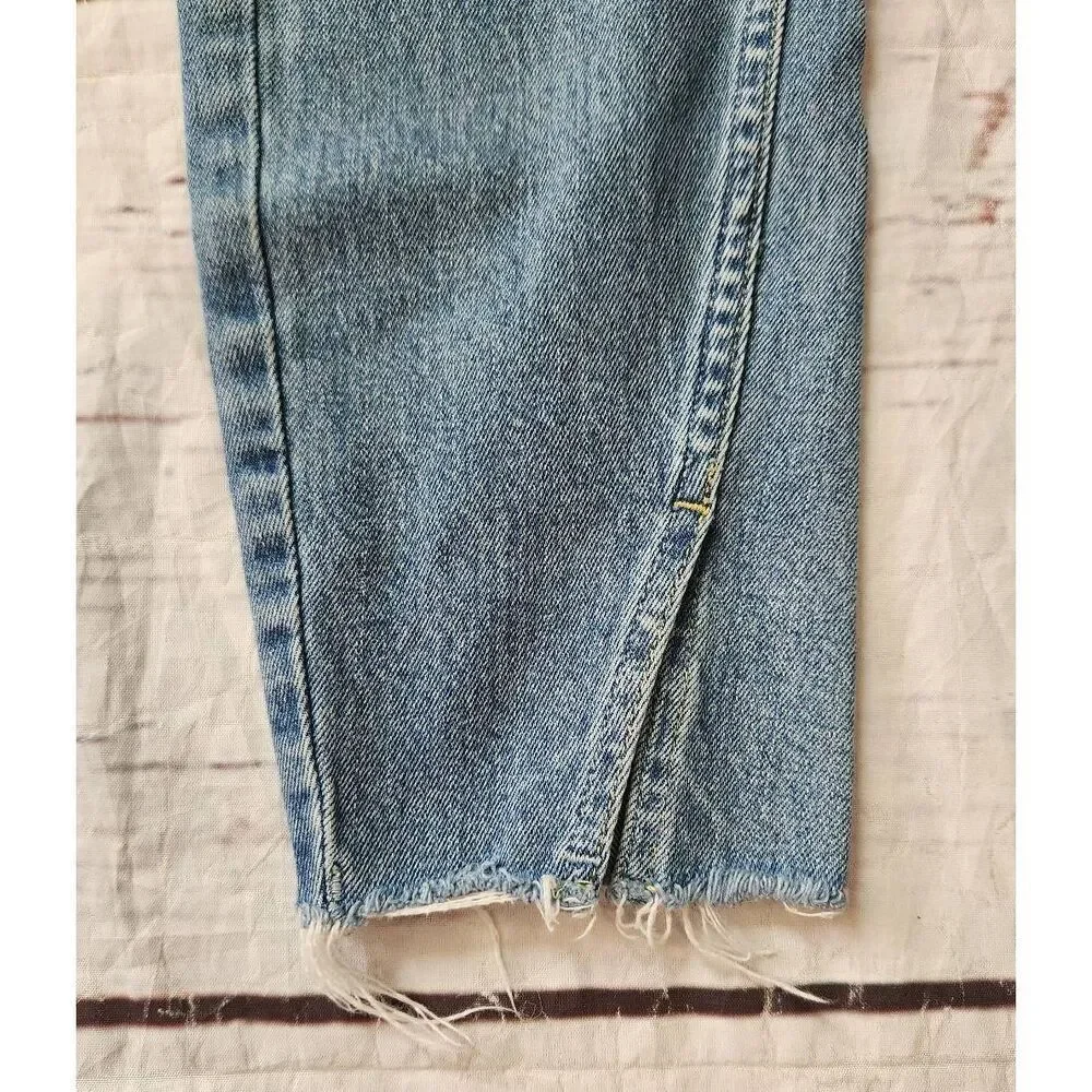 AMO Twist Fray Jeans in Heartbreaker Size 28